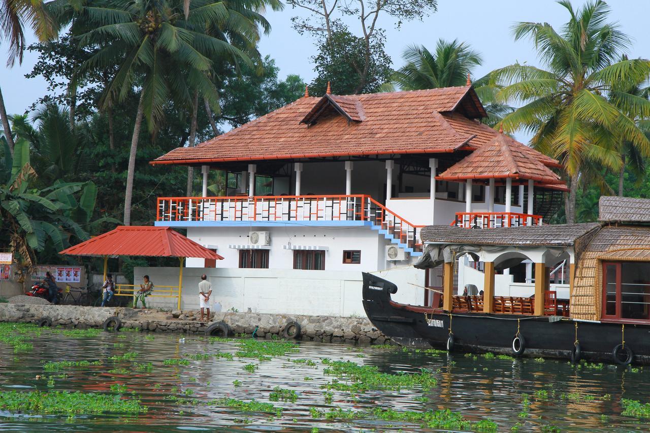 Chaandhni Lake View Hotel Alappuzha Bagian luar foto