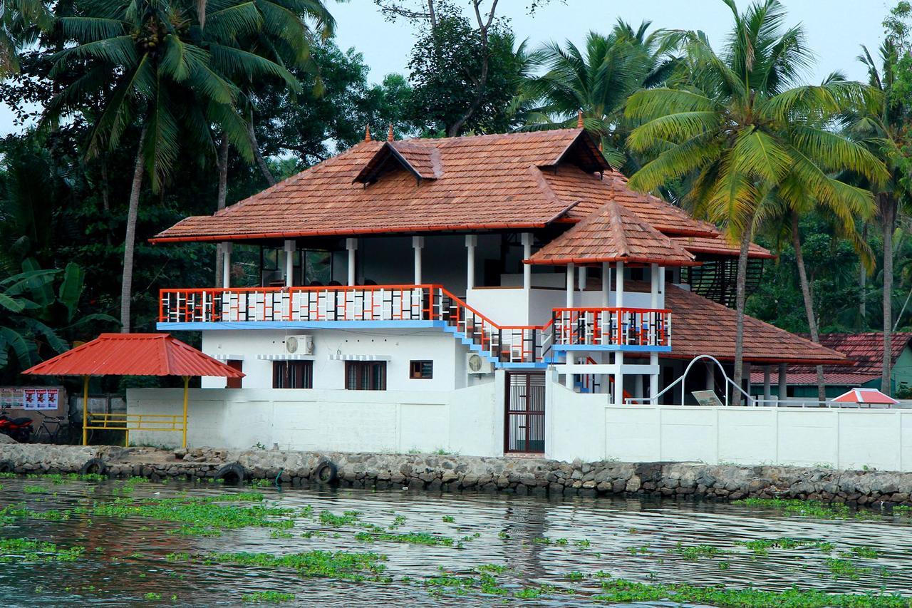 Chaandhni Lake View Hotel Alappuzha Bagian luar foto