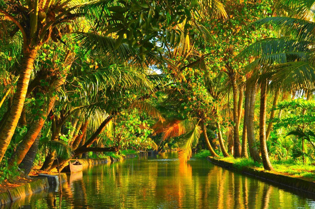 Chaandhni Lake View Hotel Alappuzha Bagian luar foto